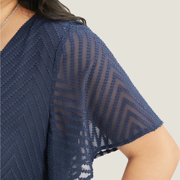 BloomChic Navy Geometric Mesh Ruffle Sleeve Pocket Wrap Dress Plus Size 1X - Picture 3 of 10